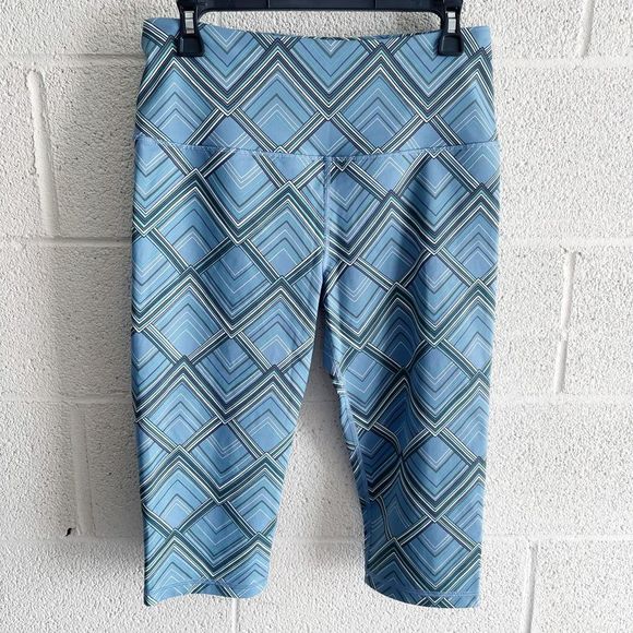 Victoria's Secret Pants - Victoria’s Secret Knockout Crop Legging Size Large